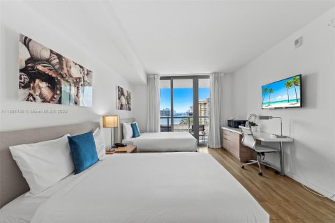 Купить кондоминиум в Халландейл-Бич, Флорида 2 спальни, 94.76м2, № 1930469 - фото 18