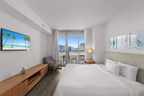 Купить кондоминиум в Халландейл-Бич, Флорида 2 спальни, 94.76м2, № 1930469 - фото 10