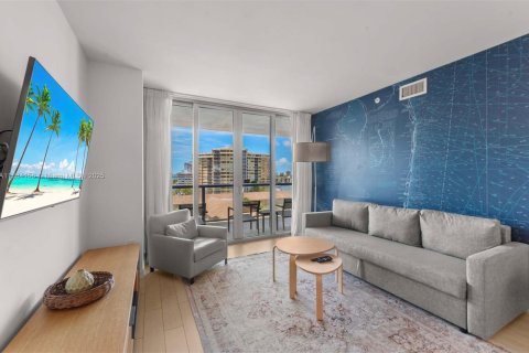 Купить кондоминиум в Халландейл-Бич, Флорида 2 спальни, 94.76м2, № 1930469 - фото 8