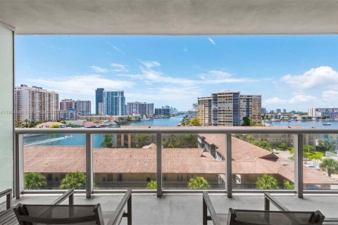 Купить кондоминиум в Халландейл-Бич, Флорида 2 спальни, 94.76м2, № 1930469 - фото 2
