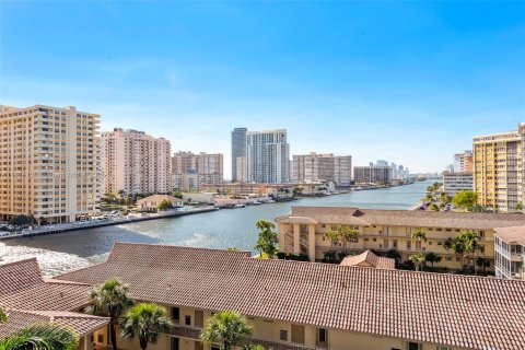 Купить кондоминиум в Халландейл-Бич, Флорида 2 спальни, 94.76м2, № 1930469 - фото 12