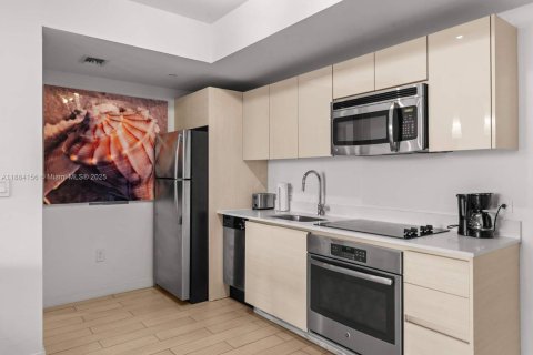 Купить кондоминиум в Халландейл-Бич, Флорида 2 спальни, 94.76м2, № 1930469 - фото 16