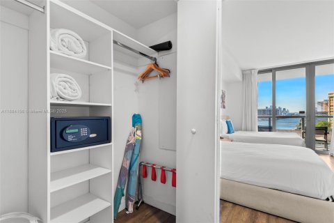 Купить кондоминиум в Халландейл-Бич, Флорида 2 спальни, 94.76м2, № 1930469 - фото 27