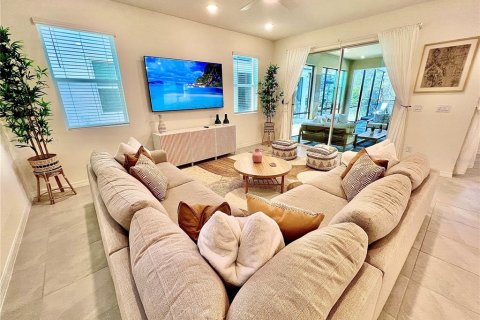 Villa ou maison à vendre à Kissimmee, Floride: 7 chambres, 277.5 m2 № 2425438 - photo 7