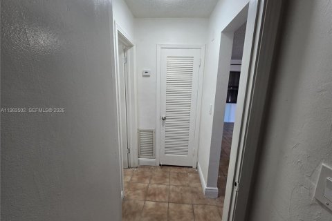 Villa ou maison à louer à Dania Beach, Floride: 1 chambre, 60.2 m2 № 2049408 - photo 8