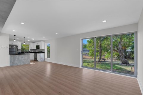 Casa en venta en Margate, Florida, 3 dormitorios, 117.8 m2 № 2168989 - foto 5