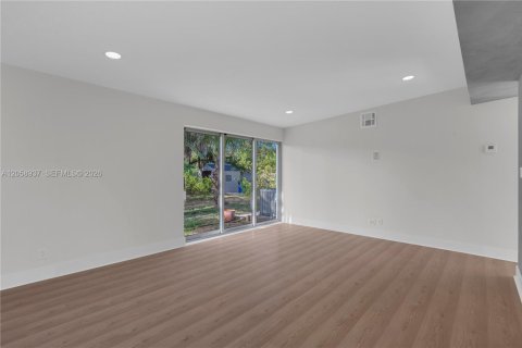 Casa en venta en Margate, Florida, 3 dormitorios, 117.8 m2 № 2168989 - foto 8