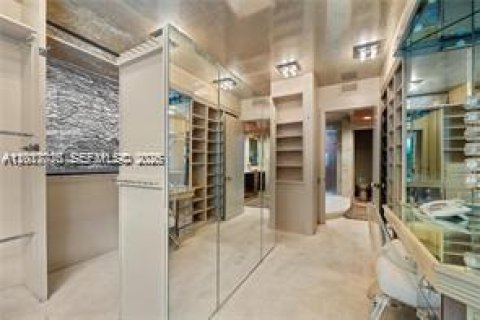 Condo in North Miami Beach, Florida, 4 bedrooms № 2256477 - photo 21