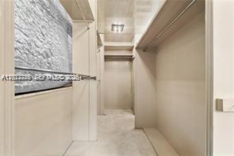 Condo in North Miami Beach, Florida, 4 bedrooms № 2256477 - photo 20