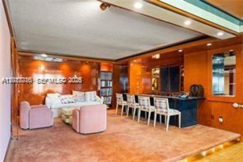 Condo in North Miami Beach, Florida, 4 bedrooms № 2256477 - photo 5