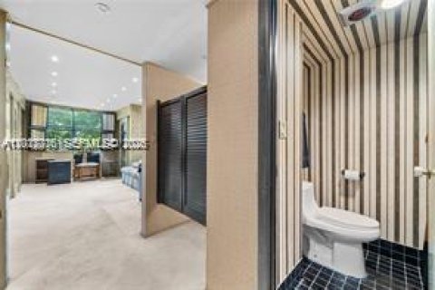 Condo in North Miami Beach, Florida, 4 bedrooms № 2256477 - photo 12