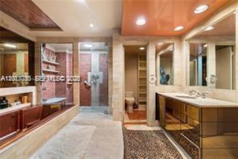 Condo in North Miami Beach, Florida, 4 bedrooms № 2256477 - photo 19