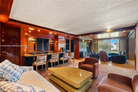 Condo in North Miami Beach, Florida, 4 bedrooms № 2256477 - photo 4