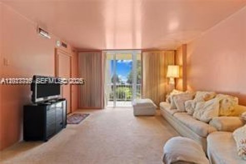 Condo in North Miami Beach, Florida, 4 bedrooms № 2256477 - photo 29