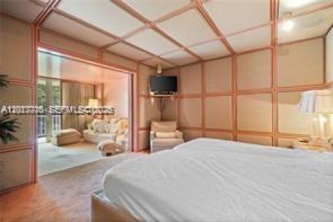Condo in North Miami Beach, Florida, 4 bedrooms № 2256477 - photo 25
