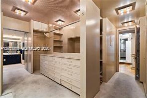 Condo in North Miami Beach, Florida, 4 bedrooms № 2256477 - photo 17