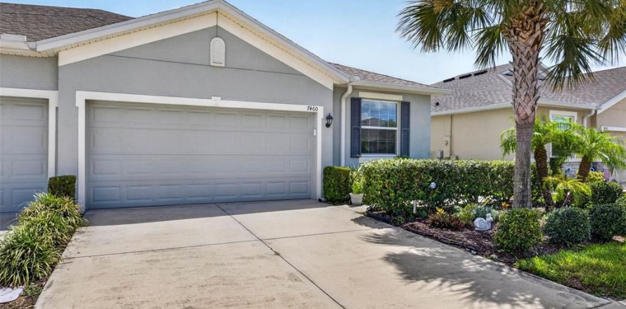 House in Wesley Chapel, Florida 3 bedrooms, 147.44 sq.m. № 2299579