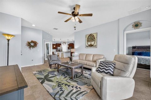 House in Wesley Chapel, Florida 3 bedrooms, 147.44 sq.m. № 2299579 - photo 9