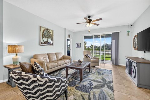 House in Wesley Chapel, Florida 3 bedrooms, 147.44 sq.m. № 2299579 - photo 6