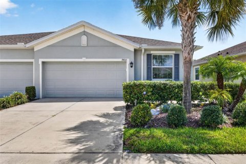 House in Wesley Chapel, Florida 3 bedrooms, 147.44 sq.m. № 2299579 - photo 4
