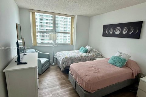 Condo in Miami, Florida, 3 bedrooms № 2169422 - photo 13