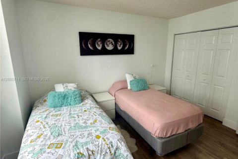 Condo in Miami, Florida, 3 bedrooms № 2169422 - photo 12