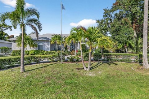 House in Englewood, Florida 3 bedrooms, 224.82 sq.m. № 2103934