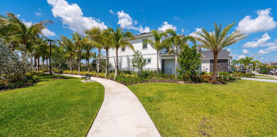 House in Palm Beach Gardens, Florida 5 bedrooms, 251.21 sq.m. № 1187686