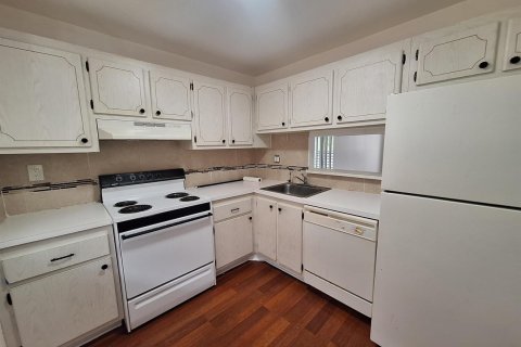Condo in Lauderdale Lakes, Florida, 1 bedroom  № 2400024 - photo 4