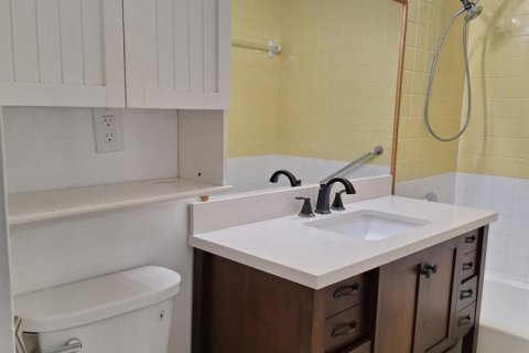 Condo in Lauderdale Lakes, Florida, 1 bedroom  № 2400024 - photo 9