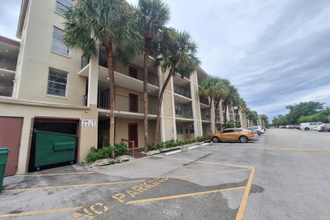 Condo in Lauderdale Lakes, Florida, 1 bedroom  № 2400024
