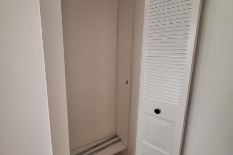 Condo in Lauderdale Lakes, Florida, 1 bedroom  № 2400024 - photo 12