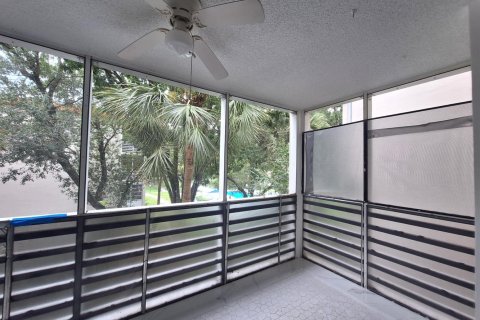 Condo in Lauderdale Lakes, Florida, 1 bedroom  № 2400024 - photo 13