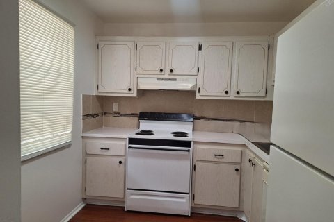 Condo in Lauderdale Lakes, Florida, 1 bedroom  № 2400024 - photo 5
