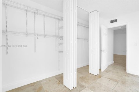 Снять в аренду квартиру в Норт-Майами, Флорида 1 спальня, 648.83м2, № 2051385 - фото 13