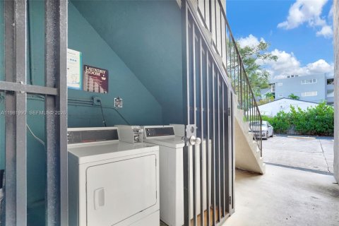 Снять в аренду квартиру в Норт-Майами, Флорида 1 спальня, 648.83м2, № 2051385 - фото 6