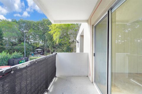 Снять в аренду квартиру в Норт-Майами, Флорида 1 спальня, 648.83м2, № 2051385 - фото 28