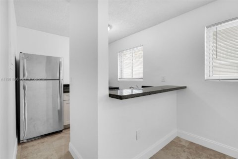 Снять в аренду квартиру в Норт-Майами, Флорида 1 спальня, 648.83м2, № 2051385 - фото 27