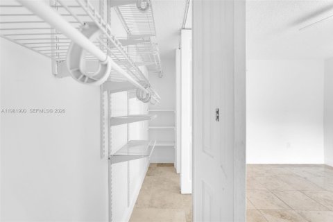 Снять в аренду квартиру в Норт-Майами, Флорида 1 спальня, 648.83м2, № 2051385 - фото 15