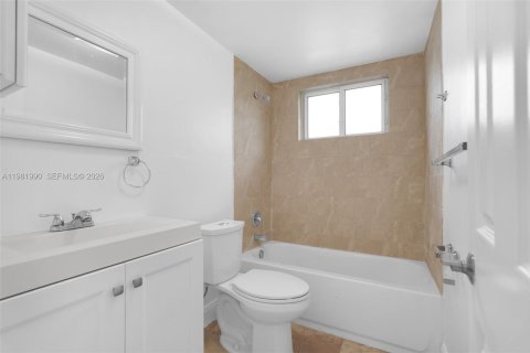 Снять в аренду квартиру в Норт-Майами, Флорида 1 спальня, 648.83м2, № 2051385 - фото 18