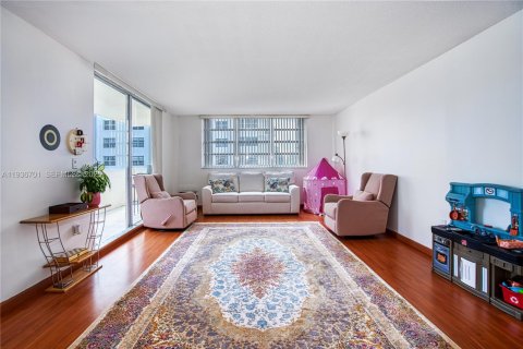 Кондоминиум с 2 спальнями в Халландейл-Бич, Флорида № 1994647