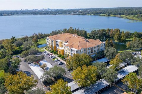 Condo in Orlando, Florida, 3 bedrooms № 2394149 - photo 16