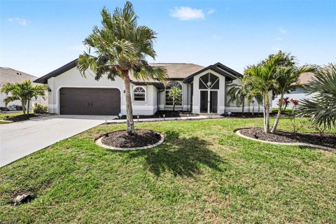 Villa ou maison à vendre à Punta Gorda, Floride: 3 chambres, 186.45 m2 № 2155922 - photo 2