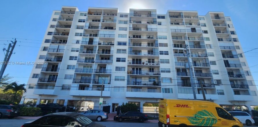 Condominio en Miami Beach, Florida, 1 dormitorio  № 1747934