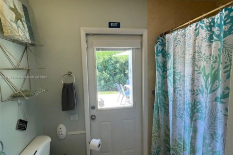 Casa en venta en Hollywood, Florida, 3 dormitorios, 201.32 m2 № 1867238 - foto 29