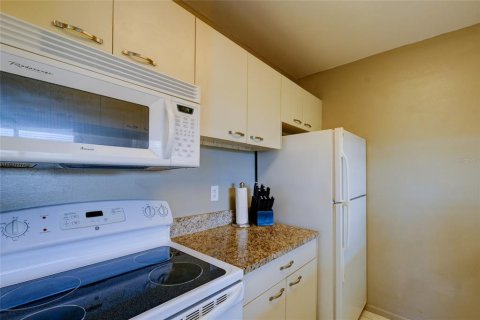 Condo in Bradenton, Florida, 2 bedrooms  № 1806656 - photo 15