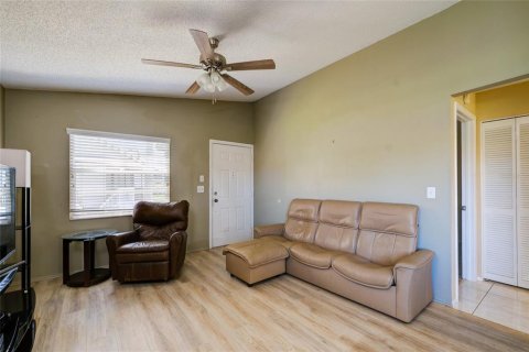 Condo in Bradenton, Florida, 2 bedrooms  № 1806656 - photo 9