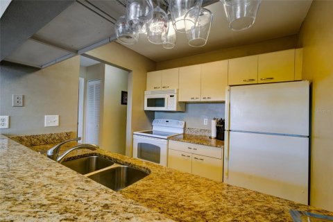 Condo in Bradenton, Florida, 2 bedrooms  № 1806656 - photo 7