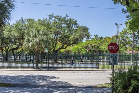 Condo in Miami, Florida, 1 bedroom  № 2087015 - photo 23