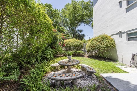 Condo in Miami, Florida, 1 bedroom  № 2087015 - photo 21